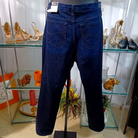 New Lee  Straight Legs Relaxed Fit Blue Jeans, Size 18 Long - Picture 11 of 16